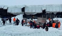 Ağrı'da pazar yerinin çatısı çöktü... İlk görüntüler