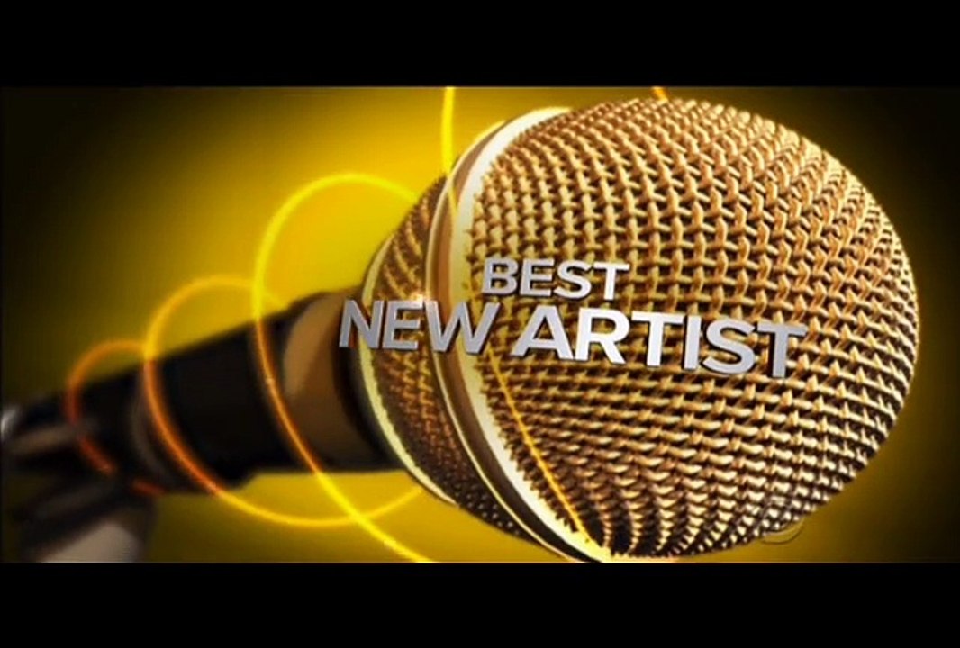 Jennifer Lopez Presents Best New Artist At The Grammys awards 2017