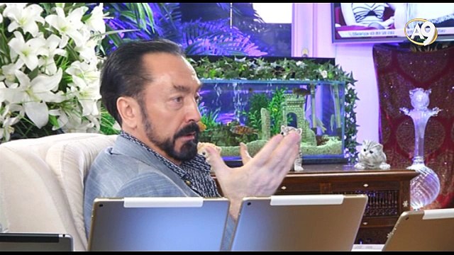 Ben neşeli bir insanım. Eğlencenin içinde de her yerde Allah'ı anar, dinden bahsederim.