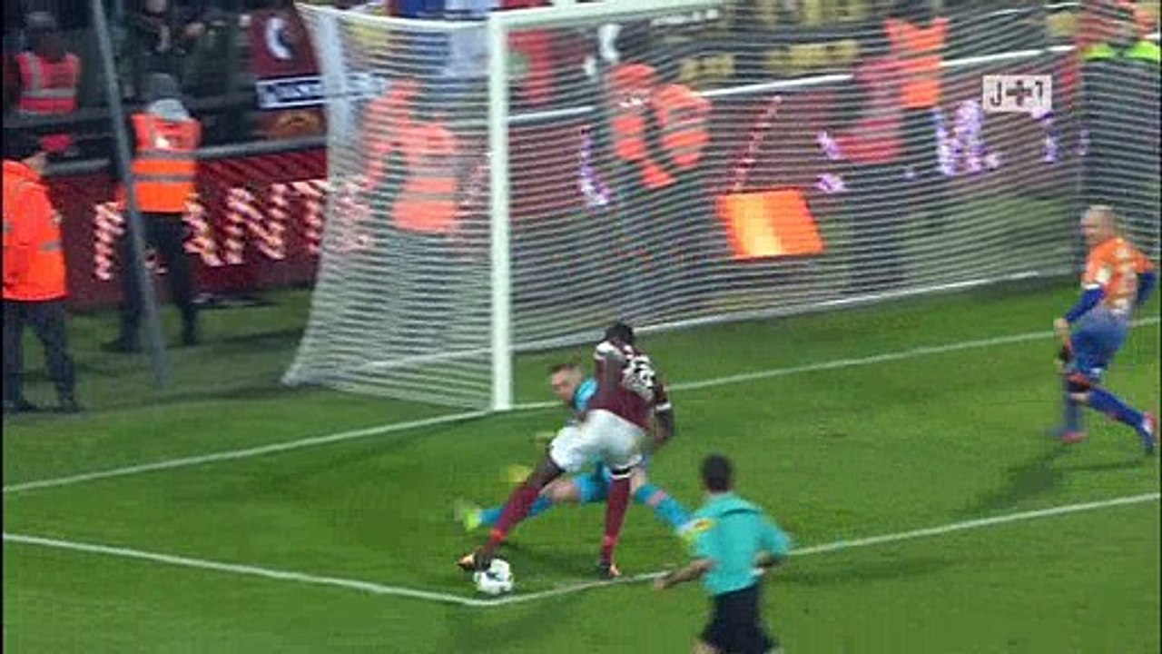 Marseille: Le footballeur Abou Diaby juge méprisante et lâche une blague sur les handicapés d'un chroniqueur de Canal+