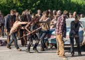 The Walking Dead 7x09 : des centaines de zombies décapités !