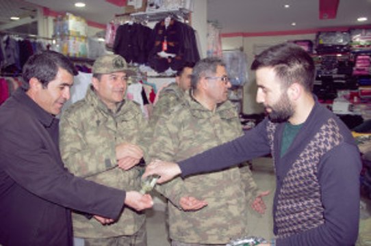 Tuğgeneral Tokel'den, Şemdinli Esnafına Ziyaret