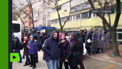 Turquie : manifestation violemment réprimée à l’aide de canons à eau à Izmit