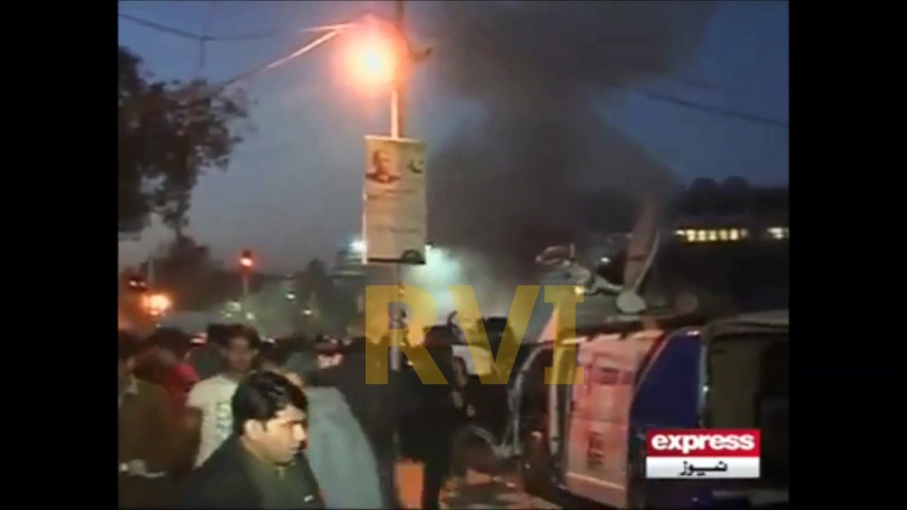 Live Lahore Suicide Blast during News Reporting: 13th Feb 2017