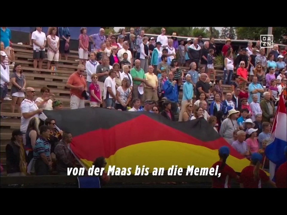 Skandal bei der FED Cup Eröffnung 2017. Lehrer singt bei Hymne 'Deutschland Deutschland über alles'