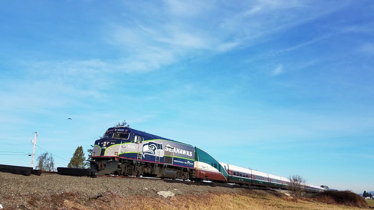 Amtrak Cascades 510/513 with Seahawks unit, bald eagle and Superliners