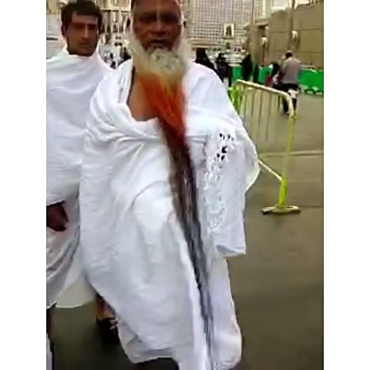ماشاء الله رجل يصور معتمر باكستاني بمكه اطول لحيه ممكن تشوفها سبحان الخالق