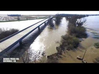 Скачать видео: Tens of Thousands Evacuated Because of Damaged Spillway