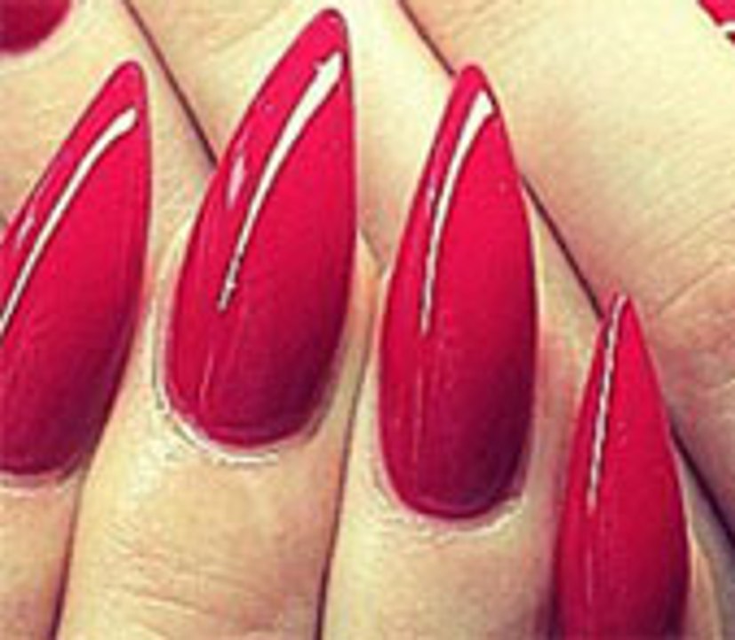 STILETO NAILS