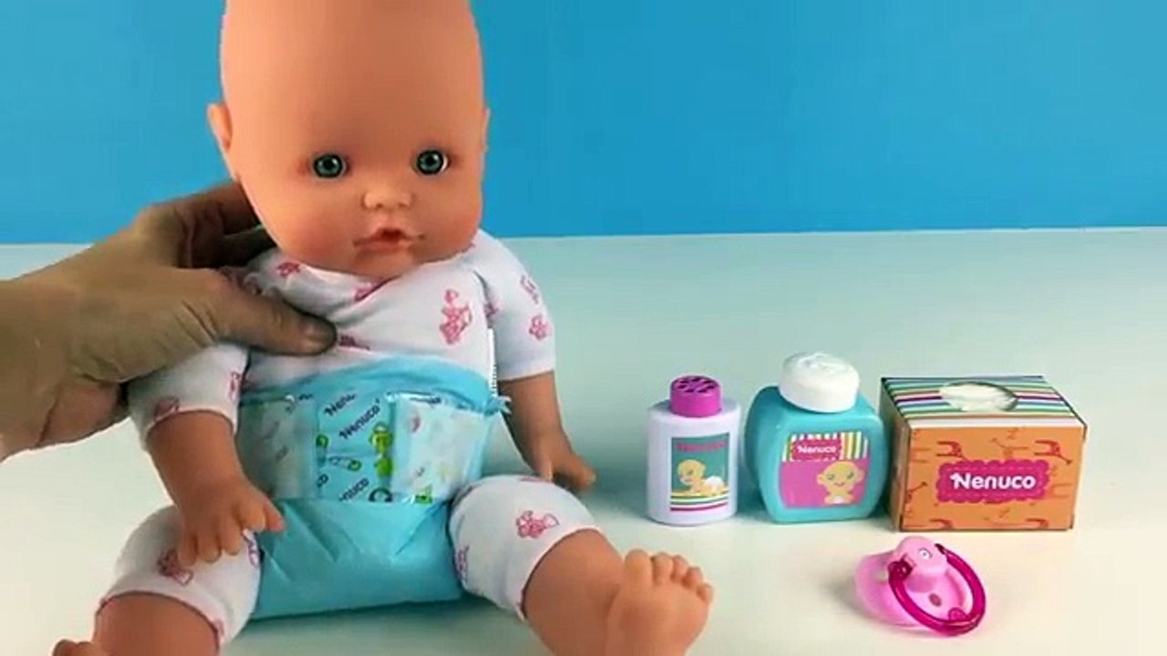 La Muñeca del bebé el Baño y el Almuerzo Nenuco Niña de Cambio de Pañales de Cómo el Baño de un Bebé de Juguete de Videos - video dailymotion