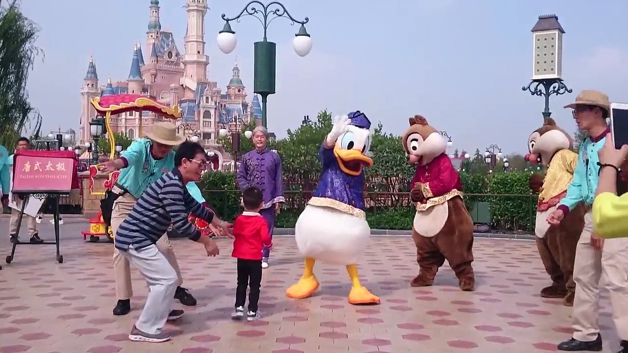 【上海ディズニー】太極拳をするチップとデール＆ドナルド／Chip 'n Dale＆Donald playing Tai Chi-_Aoo9kmBsQo