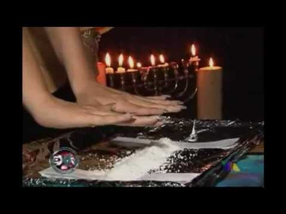 Extra Normal, La unión de vivos y muertos