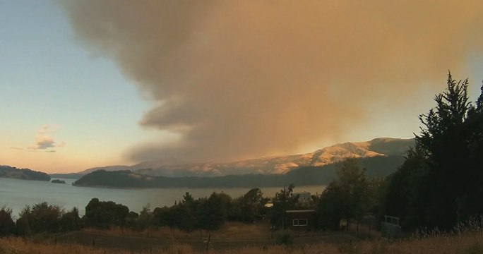 Timelapse Shows Out-of-Control Bushfire in Port Hills, Residents Ordered to Evacuate