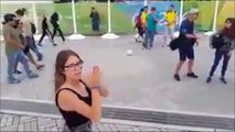 Elle pensait pouvoir arreter le ballon.. Bim en pleine face, lunettes cassées