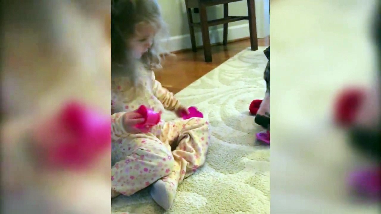 Tea party avec son gros chien... Adorable