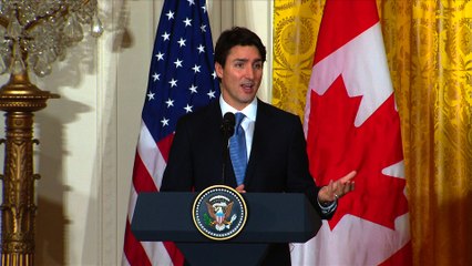 Trump et Trudeau affichent leur différence sur l'immigration