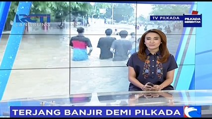 Petugas KPUD Pati Terjang Banjir Distribusikan Kotak Suara