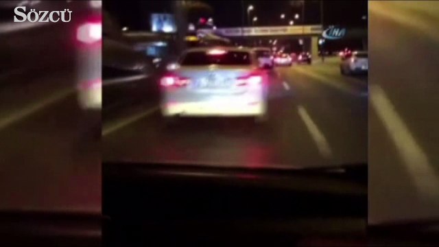 Araca çarpan trafik magandası makas atmaya devam etti