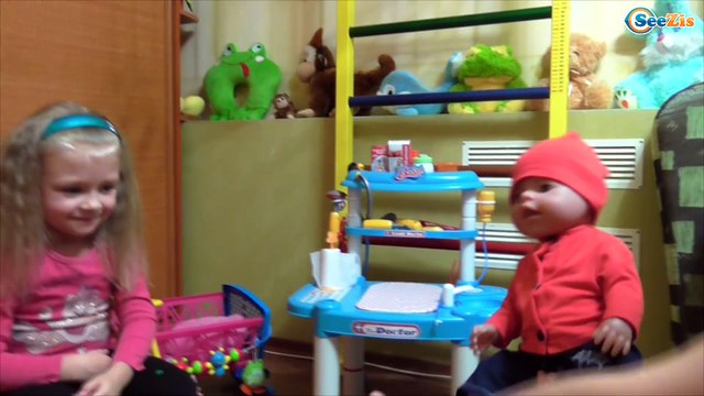 ✔ Кукла Беби Борн. Ярослава лечит малыша. Лечебные процедуры / Doll Baby Born with Yaroslava ✔