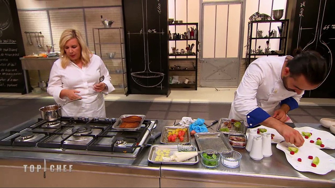 AVANT-PREMIERE: Hélène Darroze se transforme en Philippe Etchebest et met la pression à un candidat de "Top Chef" - Regardez