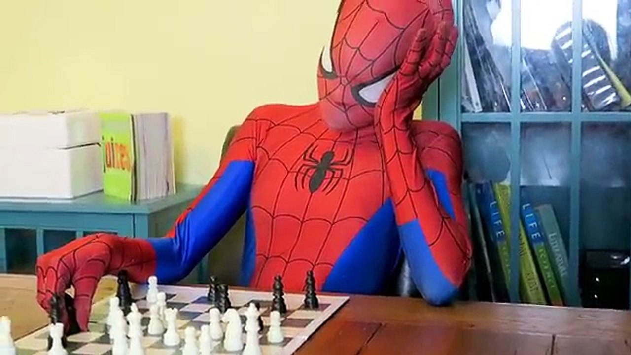 Spiderman vs Joker vs Pink Spidergirl vs Frozen Elsa Candy Video Game Challenge! - Funny Superheroes