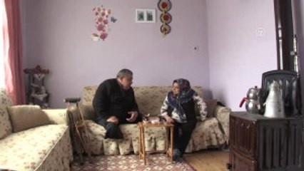 Sevgiliye Akülü Arabayla Kilometrelerce Öteden Çiçek