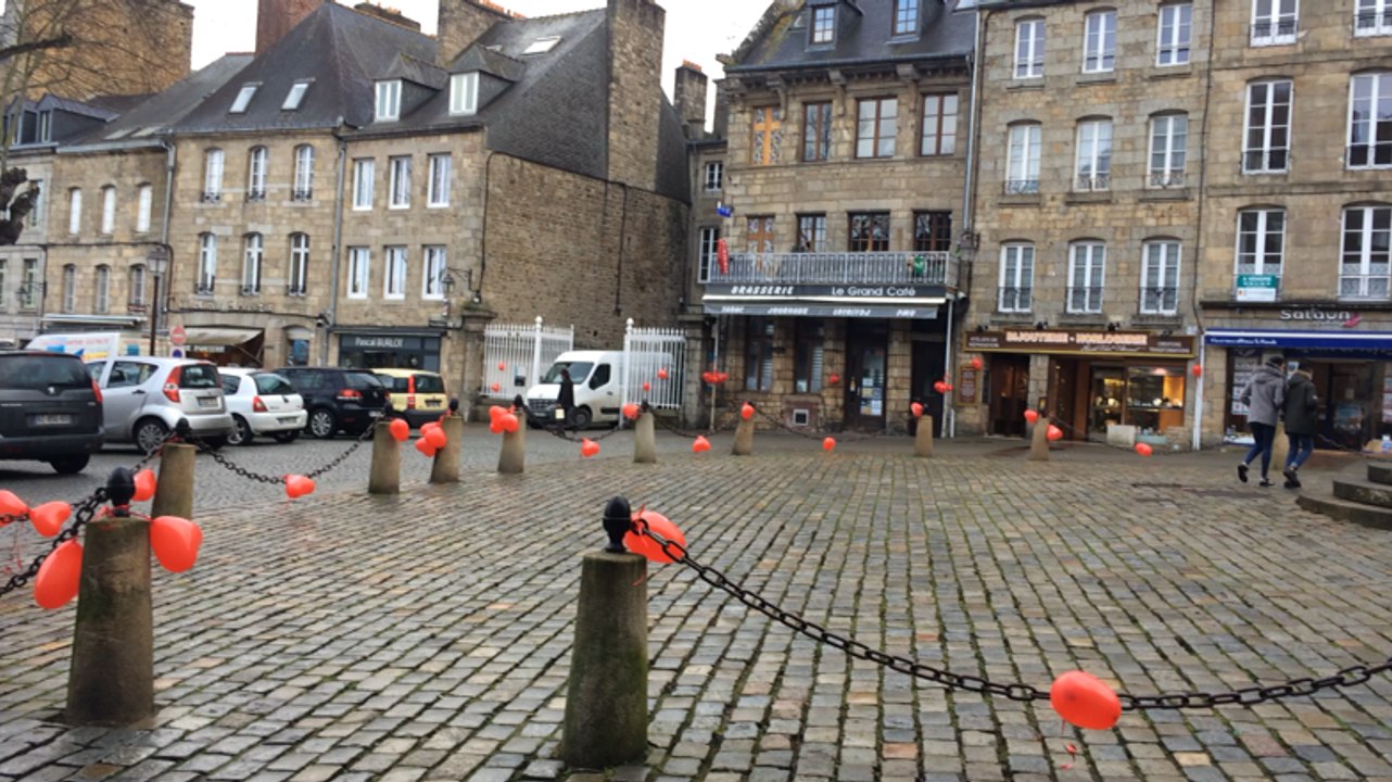 En Avant distribue 4000 roses aux commerçants
