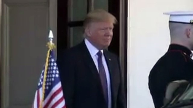 La poignée de mains entre Justin Trudeau et Donald Trump