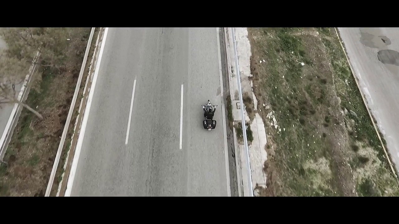 Δημήτρης Λιόλιος - Ένα τραγούδι - Dimitris Liolios - Ena tragoudi - Official Video Clip