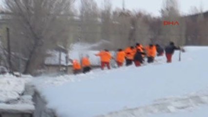 Ağrı'da Sebze Pazarının Enkazı Kaldırılıyor