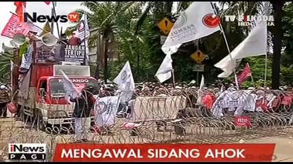 Massa Anti Ahok Masih Mengawal Persidangan