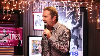 Colin Paul sings 'I Really Don't Want To Know' Marlowes Jan 8 2016