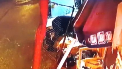 Sevgililer Günü"Nde Yapılan Gül Hırsızlığı Kamerada