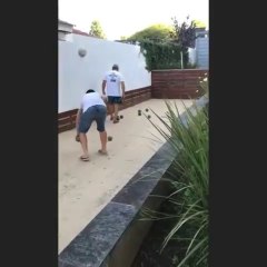 Pedro jugando a las bochas - 12 de Febrero