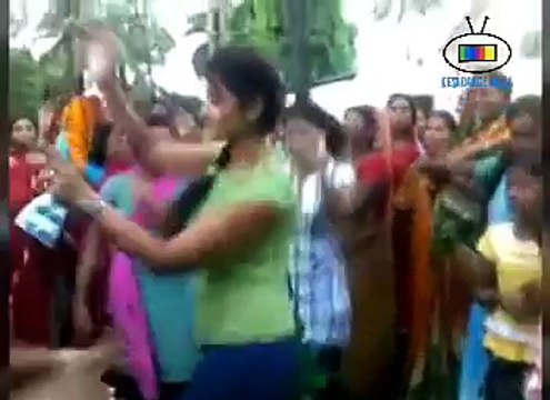 DESI GIRLS DJ DANCE 2016 Girl DJ dance at marriage New Marwadi Dj videos 2016