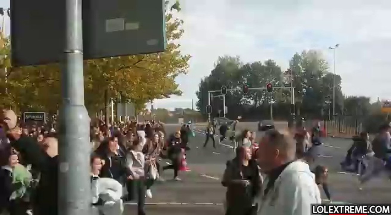 Fans storming Justin Biber concert