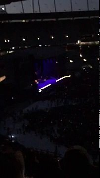 Guns N' Roses Announcer confuses Melbourne with Sydney, got booed! - Live 14 Feb 2017