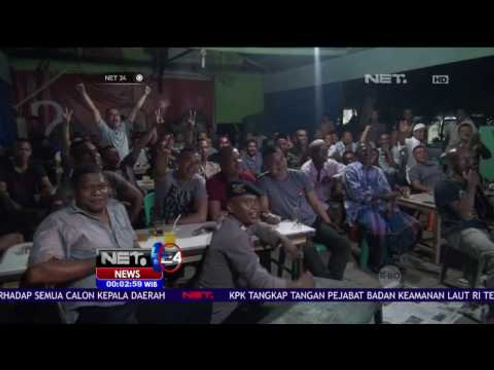 Pengungsi Gempa dan Petugas di Pidie Jaya Aceh Nonton Bareng Final AFF 2016 NET24