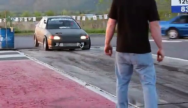 Nissan GT-R35 vs D16 Turbo Civic