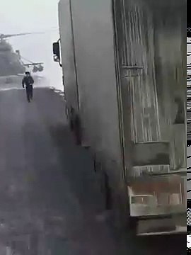 Un pilote d'hélicoptère kazakh se pose sur la route pour demander son chemin
