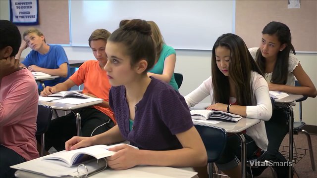 Un agent d’entretien donne une leçon à des lycéennes (Sketch)