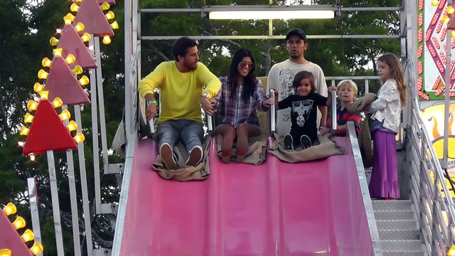 Kourtney Kardashian Flaunts her Baby Bump in a Bikini