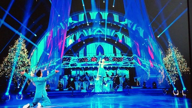 strictly come dancing Christmas special 2016 frankie bridge dance to frozen