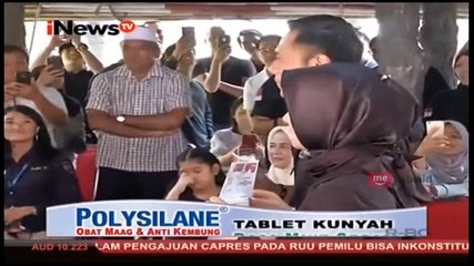 Télécharger la video: Agus dan Istri Lakukan Pencoblosan