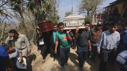 Aldea guatemalteca da el último adiós a dos niños decapitados