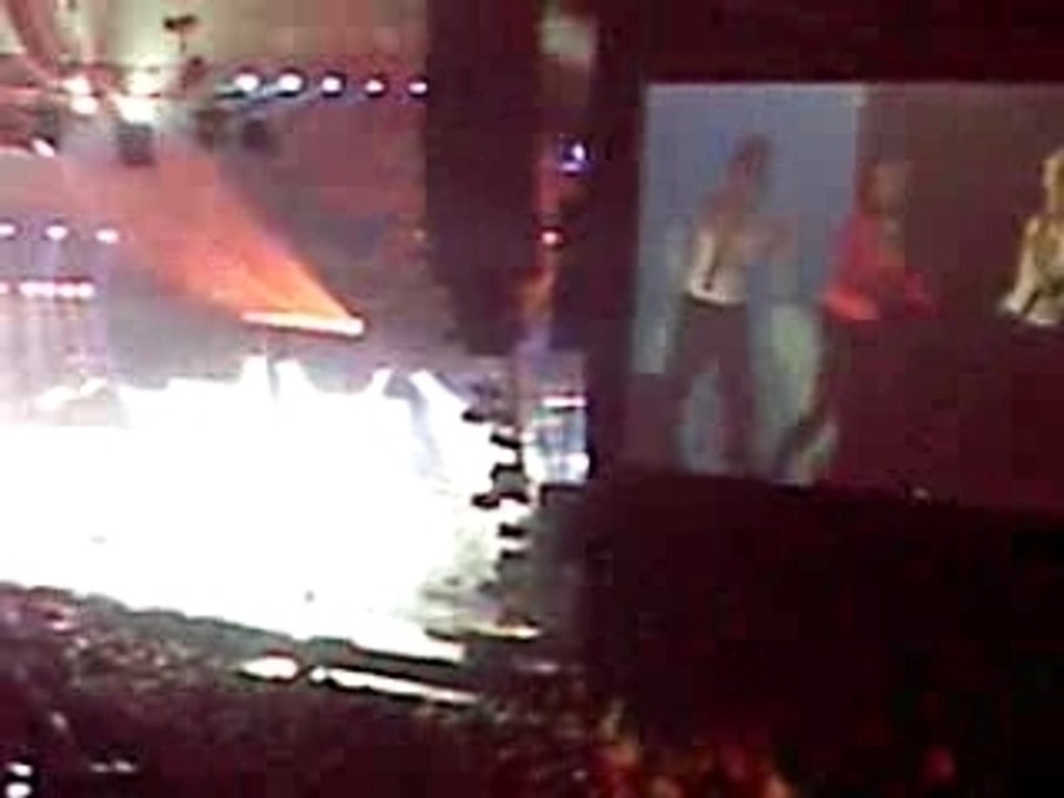 Leslie interprète "l'envers de la terre"