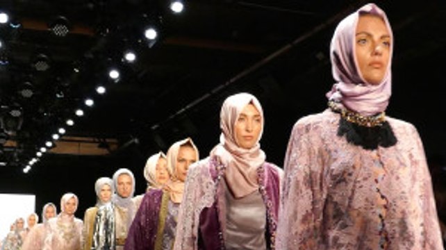 New York Moda Haftası'nda Tesettür Defilesi