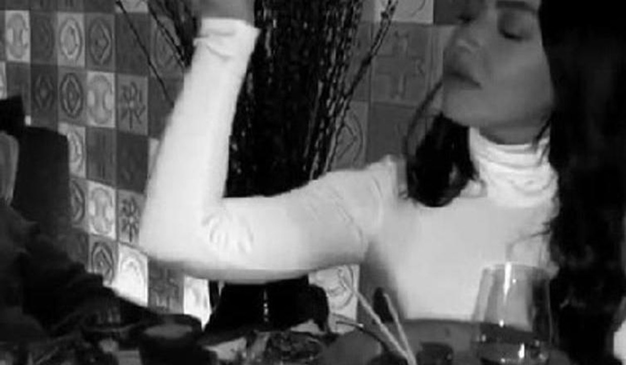 Hadise'den Nusret taklidi