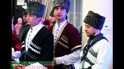 KADİROV KAFİRİ AYNI BABASI GİBİ ALLAHU TEALANIN DÜŞMANIDIR KADIN KIZ ERKEK KARIŞIK BERABER OLUP NAMUSSUZLAŞIYOR ÇEÇENLER