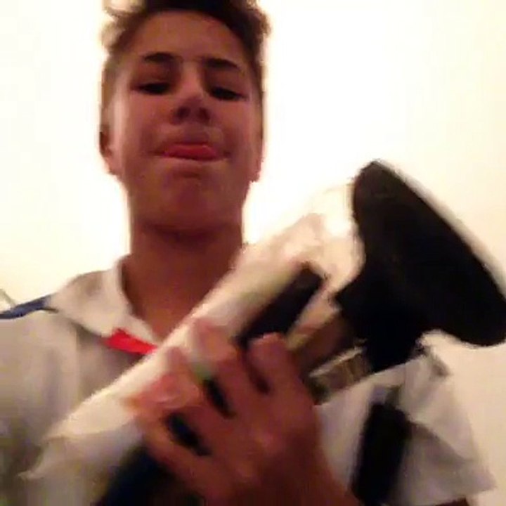 Miley me pasas el martilloVine: Juanpa Zurita